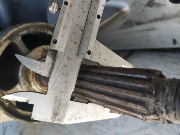 Silnik zaburtowy Honda BF 75 Spodzina stopa nr.25 XL