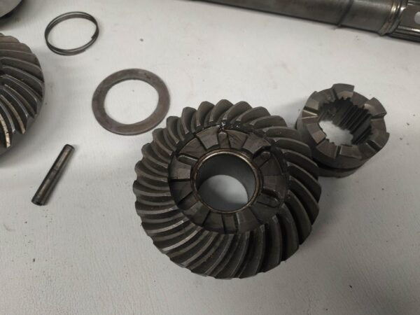Wałek zębaty przekładni Johnson Suzuki 90-300 KM